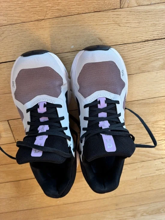 On Running Women's Cloud Runner Sneakers in Lavender/White/Black - Picture 4 of 6